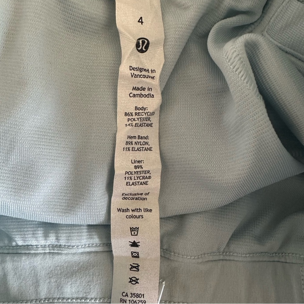 Lululemon | Hotty Hot Low-Rise Lined Short 4" Powder Blue | Size 4 - Picture 7 of 7